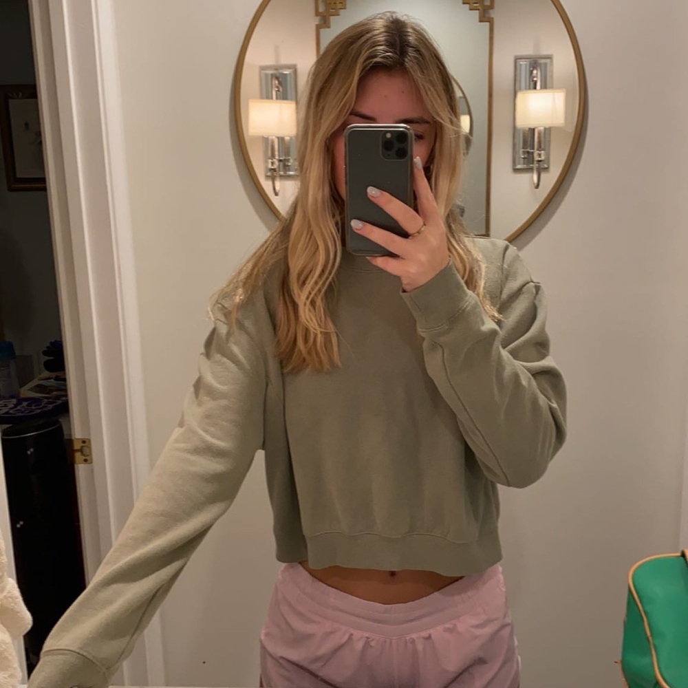 cropped sweatshirt
